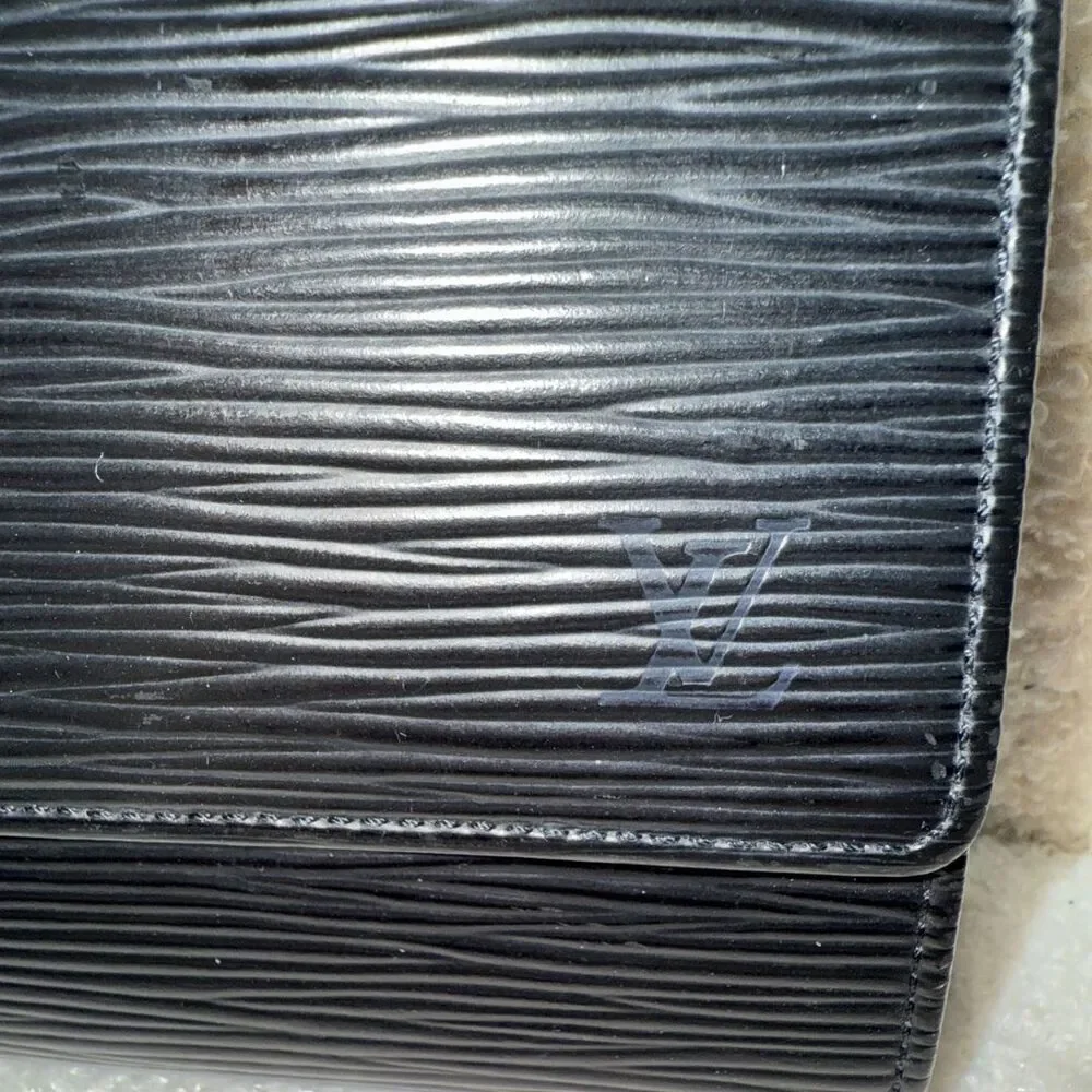 Louis Vuitton Epi Leather Wallet Color Black